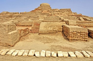 Mohenjo-daro - Pakistan 'ın Sindh eyaletinde bir arkeolojik alan