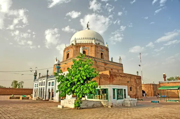 Pakistan Multan 'da Shah Rukn-e-Alam' ın Mezarı