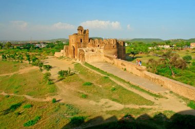 Rohtas Kalesi - Pakistan 'ın Pencap ilindeki Jhelum kenti yakınlarındaki 16. yüzyıl kalesi.
