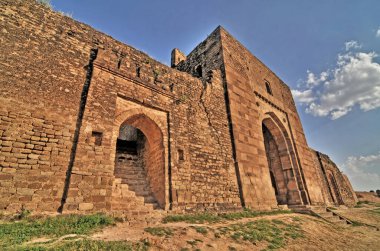 Rohtas Kalesi - Pakistan 'ın Pencap ilindeki Jhelum kenti yakınlarındaki 16. yüzyıl kalesi.