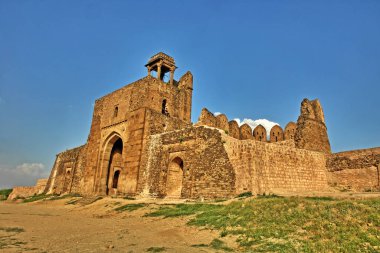Rohtas Kalesi - Pakistan 'ın Pencap ilindeki Jhelum kenti yakınlarındaki 16. yüzyıl kalesi.
