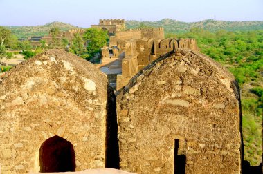 Rohtas Kalesi - Pakistan 'ın Pencap ilindeki Jhelum kenti yakınlarındaki 16. yüzyıl kalesi.