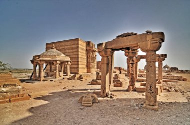 Makli Necropolis - Pakistan 'ın Thatta kenti yakınlarındaki dünyanın en büyük cenaze yerlerinden biri..