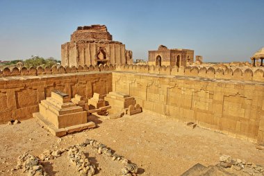 Makli Necropolis - Pakistan 'ın Thatta kenti yakınlarındaki dünyanın en büyük cenaze yerlerinden biri..