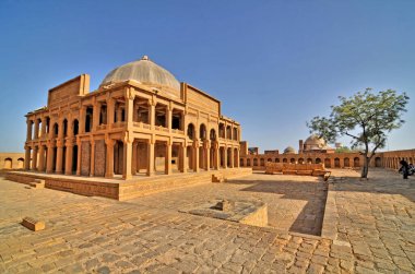 Makli Necropolis - Pakistan 'ın Thatta kenti yakınlarındaki dünyanın en büyük cenaze yerlerinden biri..