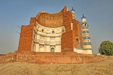 Bibi Jawindi 'nin Mezarı - Uch Şerif, Punjab, Pakistan' daki beş anıttan biri.
