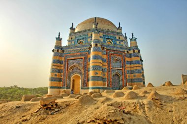 Bibi Jawindi 'nin Mezarı - Uch Şerif, Punjab, Pakistan' daki beş anıttan biri.