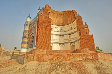 Bibi Jawindi 'nin Mezarı - Uch Şerif, Punjab, Pakistan' daki beş anıttan biri.