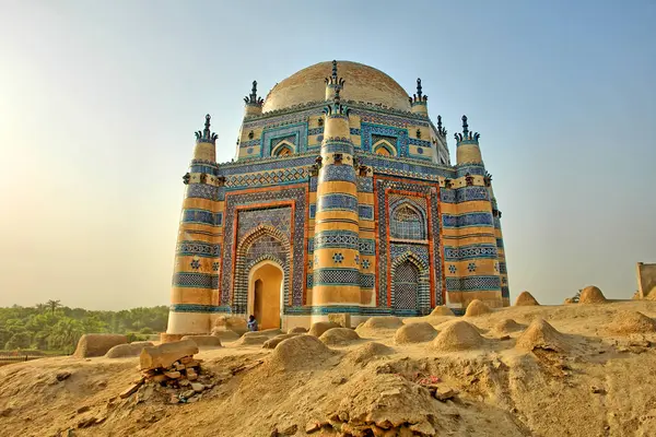 Bibi Jawindi 'nin Mezarı - Uch Şerif, Punjab, Pakistan' daki beş anıttan biri.