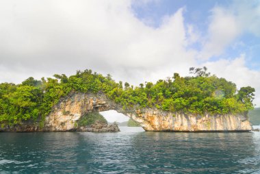 Palau takımadasındaki Arch Rock Adası, Mikronezya