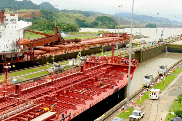 Panama Kanalı ve Miraflores kilitleniyor