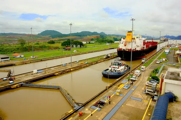 Panama Kanalı ve Miraflores kilitleniyor