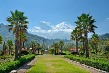 Kuzey Peru 'daki Yungay şehri Nevado Huascarn' ın enkazı altında kaldı.