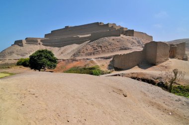 Paramonga - Peru 'daki eski Chimor Krallığı sınırında inşa edilmiş bir şehir. 