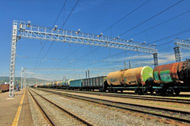 Rusya 'nın Slyudyanka kentindeki Sibirya ulaşım merkezinden geçen bir demiryolu hattı.