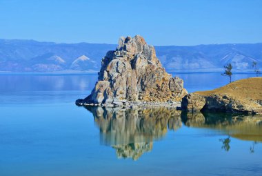 Baykal Gölü Khuzhir Sibirya, Rusya Olkhon Island yakınındaki Shamanka (şamanlar Rock)