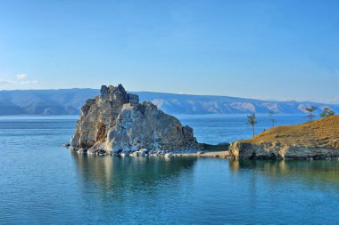 Baykal Gölü Khuzhir Sibirya, Rusya Olkhon Island yakınındaki Shamanka (şamanlar Rock)