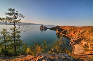 Baykal Gölü Khuzhir Sibirya, Rusya Olkhon Island yakınındaki Shamanka (şamanlar Rock)