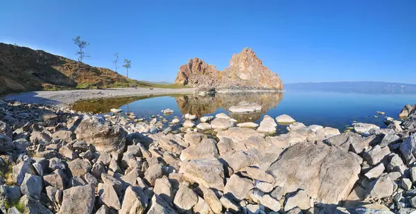 Baykal Gölü Khuzhir Sibirya, Rusya Olkhon Island yakınındaki Shamanka (şamanlar Rock)
