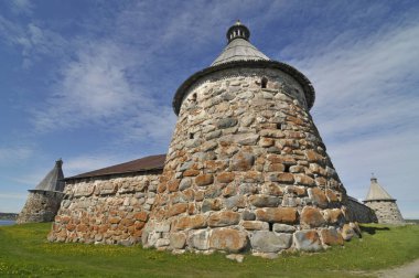   Solovetsky Manastırı - Rusya 'nın kuzeyinde, Beyaz Deniz' deki Solovetsky Adaları 'ndaki güçlendirilmiş manastır.                             