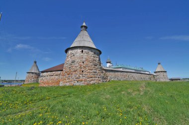   Solovetsky Manastırı - Rusya 'nın kuzeyinde, Beyaz Deniz' deki Solovetsky Adaları 'ndaki güçlendirilmiş manastır.                             