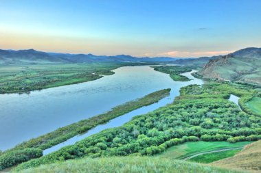 Rusya 'nın Ulan-Ude yakınlarındaki Sibirya Selenga Nehri manzarası