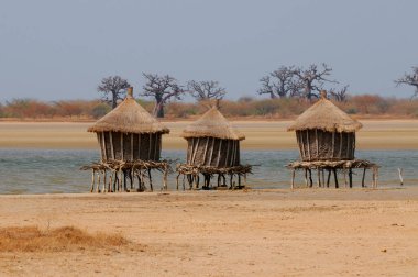 Yangından korunmak için denizdeki ambarlar, Fadiouth Joal, Senegal 
