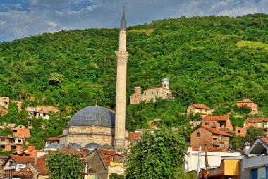 Prizren - Kosova 'nın Prizren Bistrica nehrinin kıyısında tarihi kent