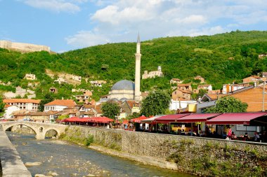 Prizren - Kosova 'nın Prizren Bistrica nehrinin kıyısında tarihi kent