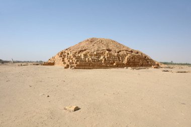 El-Kurru - Sudan 'daki Nubian kraliyet ailesi tarafından kullanılan kraliyet mezarlıkları.