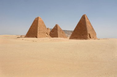      Sudan 'da Jebel Barkal' ın Nubian Piramitleri                          