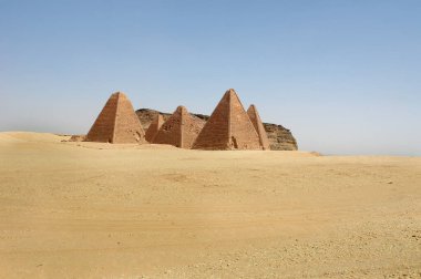      Sudan 'da Jebel Barkal' ın Nubian Piramitleri                          