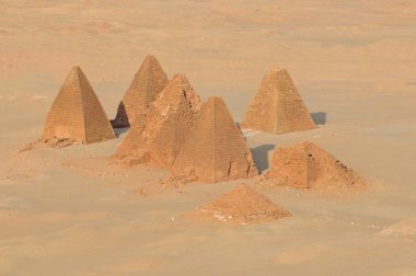      Sudan 'da Jebel Barkal' ın Nubian Piramitleri                          