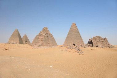      Sudan 'da Jebel Barkal' ın Nubian Piramitleri                          
