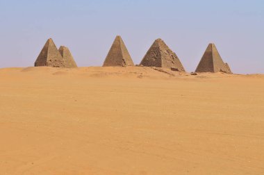      Sudan 'da Jebel Barkal' ın Nubian Piramitleri                          