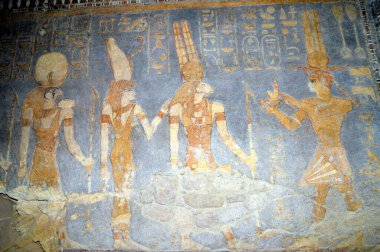 Jebel Barkal dağının Hathor tapınağının içindeki resimler.