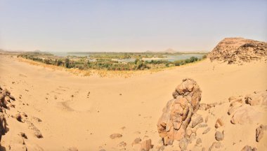 Sudan 'daki Tombos çevresindeki Nil Nehri' nin Üçüncü Kataraktı                               