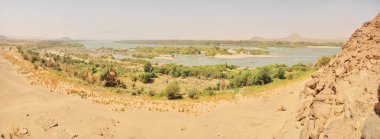 Sudan 'daki Tombos çevresindeki Nil Nehri' nin Üçüncü Kataraktı                               