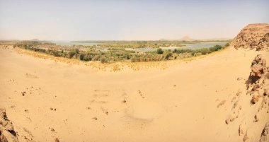 Sudan 'daki Tombos çevresindeki Nil Nehri' nin Üçüncü Kataraktı                               