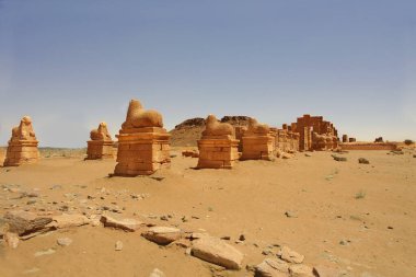 Naqa ya da Naga 'a - Amun tapınağıyla birlikte günümüz Sudan' ında Kushitic Krallığı 'nın yıkılmış antik bir şehri.