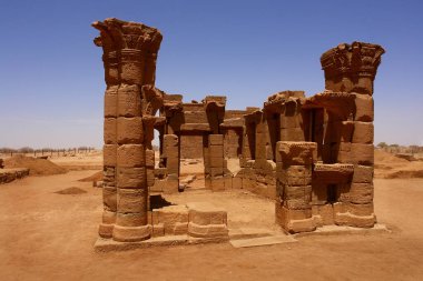  Naqa ya da Naga 'a - Amun tapınağıyla birlikte günümüz Sudan' ında Kushitic Krallığı 'nın yıkılmış antik bir şehri.                              