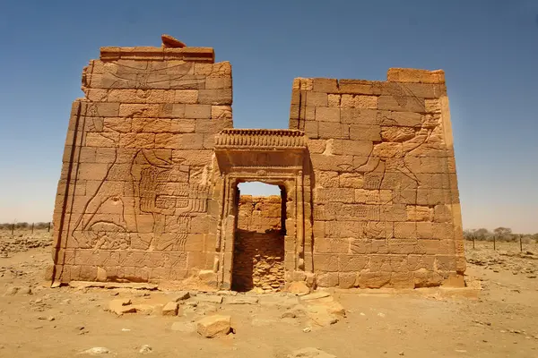 Naqa ya da Naga 'a - Amun tapınağıyla birlikte günümüz Sudan' ında Kushitic Krallığı 'nın yıkılmış antik bir şehri.