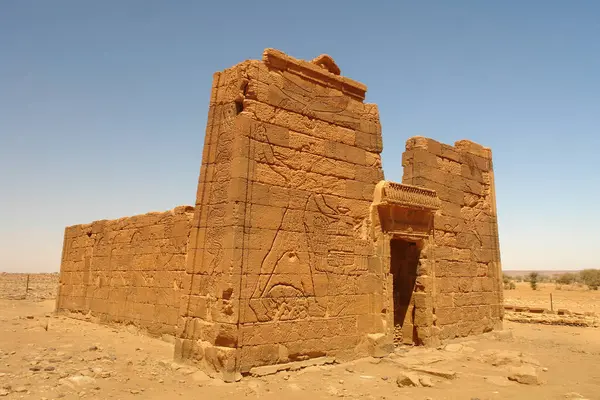 Naqa ya da Naga 'a - Amun tapınağıyla birlikte günümüz Sudan' ında Kushitic Krallığı 'nın yıkılmış antik bir şehri.