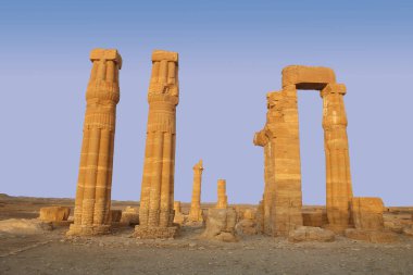 Soleb - Sudan 'daki tanrı Amun Re' ye adanmış firavun Amenhotep III tarafından kurulan bir tapınağın kalıntıları.