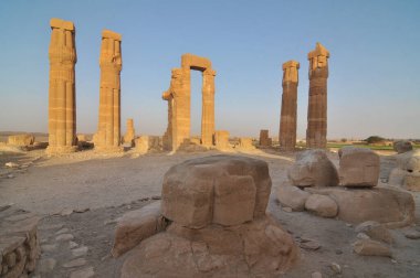 Soleb - Sudan 'daki tanrı Amun Re' ye adanmış firavun Amenhotep III tarafından kurulan bir tapınağın kalıntıları.