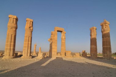 Soleb - Sudan 'daki tanrı Amun Re' ye adanmış firavun Amenhotep III tarafından kurulan bir tapınağın kalıntıları.
