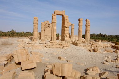Soleb - Sudan 'daki tanrı Amun Re' ye adanmış firavun Amenhotep III tarafından kurulan bir tapınağın kalıntıları.