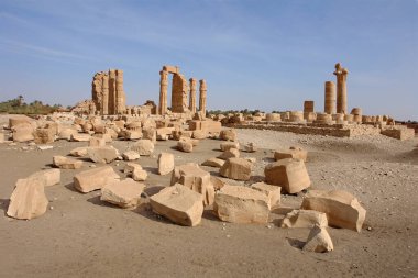 Soleb - Sudan 'daki tanrı Amun Re' ye adanmış firavun Amenhotep III tarafından kurulan bir tapınağın kalıntıları.