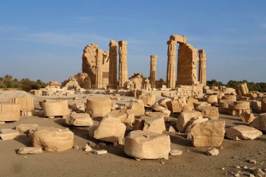 Soleb - Sudan 'daki tanrı Amun Re' ye adanmış firavun Amenhotep III tarafından kurulan bir tapınağın kalıntıları.