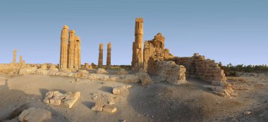 Soleb - Sudan 'daki tanrı Amun Re' ye adanmış firavun Amenhotep III tarafından kurulan bir tapınağın kalıntıları.